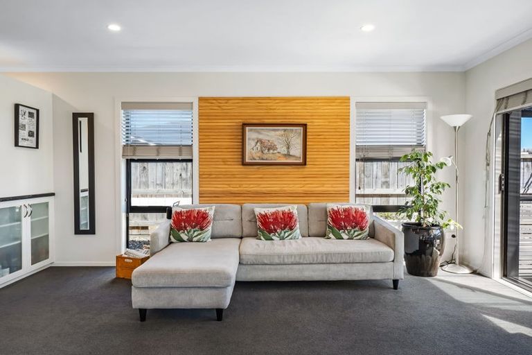 Photo of property in 8 Ash Close, Levin, 5510