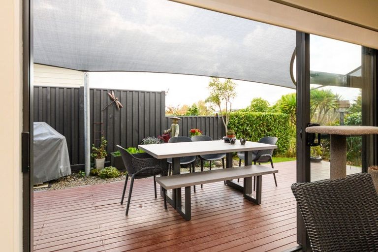 Photo of property in 4a Silkwood Place, Fitzherbert, Palmerston North, 4410