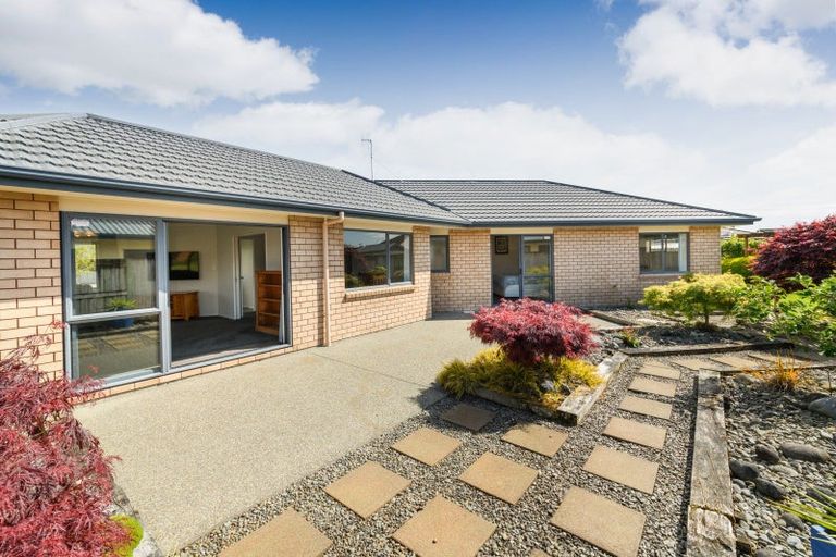 Photo of property in 5 Daniel Place, Kelvin Grove, Palmerston North, 4414