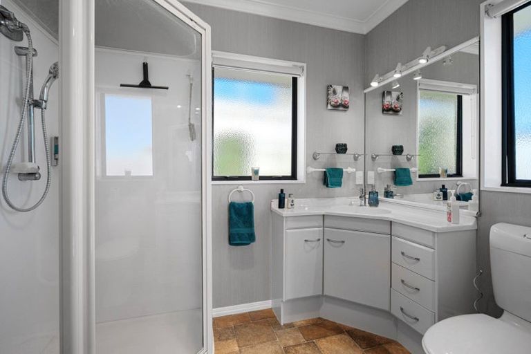 Photo of property in 60 Oteki Park Drive, Welcome Bay, Tauranga, 3112