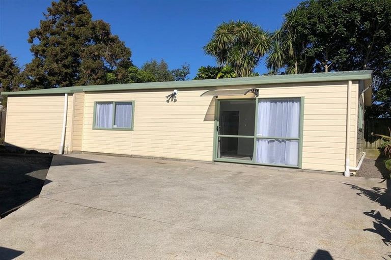 Photo of property in 4 Pureora Place, Clendon Park, Auckland, 2103