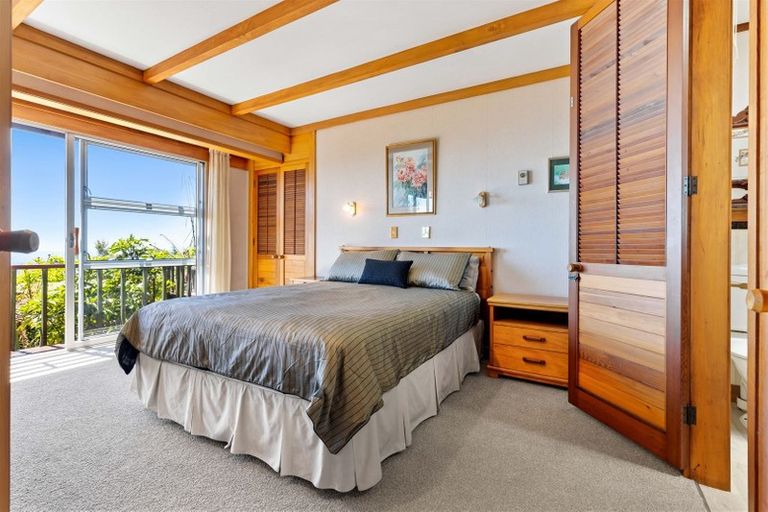 Photo of property in 13 Quinns Road, Waiatarua, Auckland, 0612