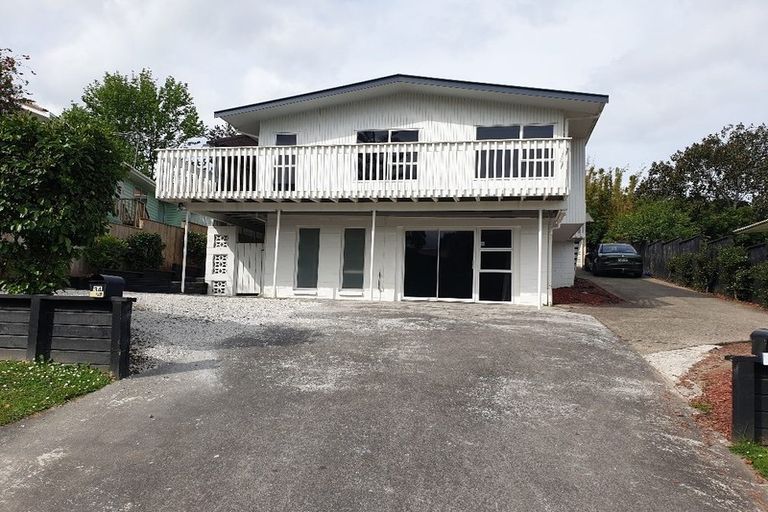 Photo of property in 34 Kemp Road, Massey, Auckland, 0614