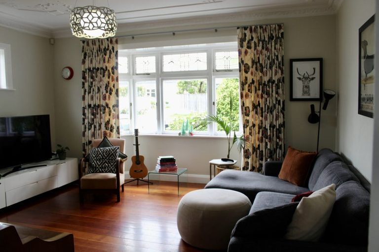 Photo of property in 18 Fernlea Avenue, Karori, Wellington, 6012