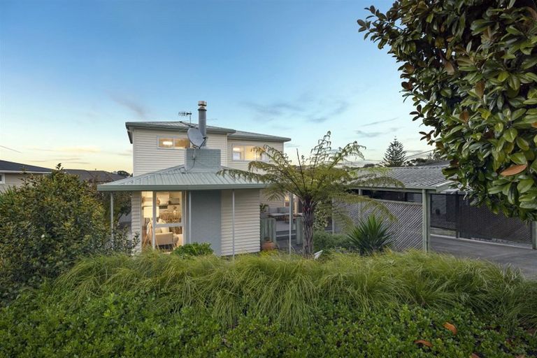 Photo of property in 21 Tui Glen Road, Birkenhead, Auckland, 0626