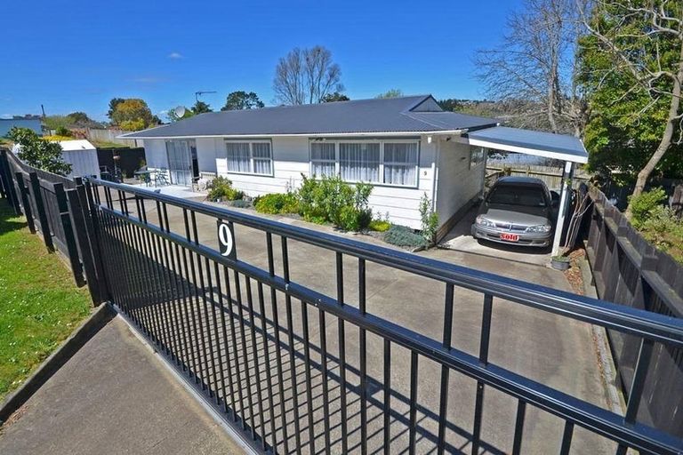 Photo of property in 9 Ballial Place, West Harbour, Auckland, 0618