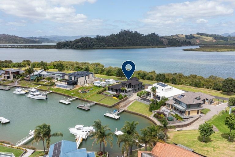 Photo of property in 10 Hei Esplanade, Whitianga, 3510