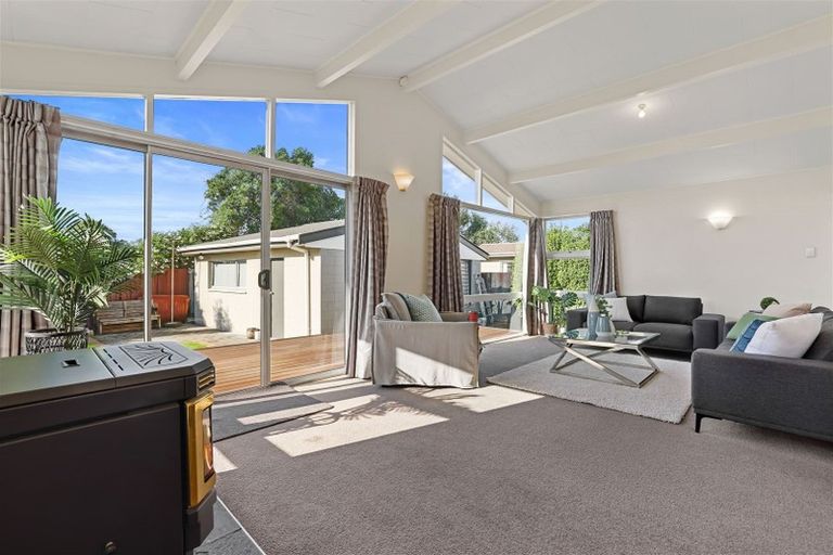 Photo of property in 24 Bucknell Street, Sockburn, Christchurch, 8042