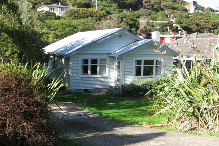 Photo of property in 66 Airlie Road, Plimmerton, Porirua, 5026