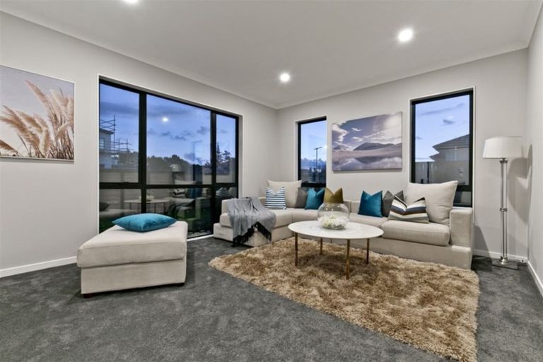 Photo of property in 7 Len Ireland Drive, Kumeu, 0810