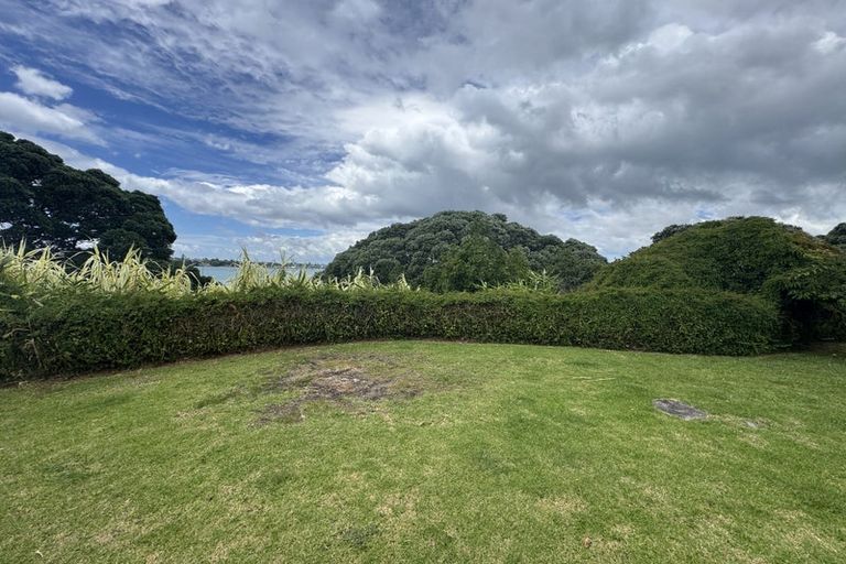 Photo of property in 27 Heath Avenue, Northcote, Auckland, 0627