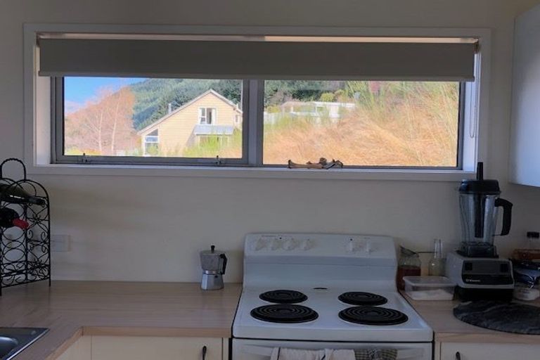 Photo of property in 129b Wynyard Crescent, Fernhill, Queenstown, 9300