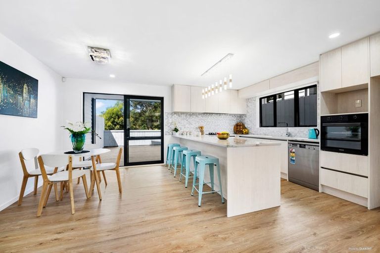 Photo of property in 7 Liban Place, Massey, Auckland, 0614