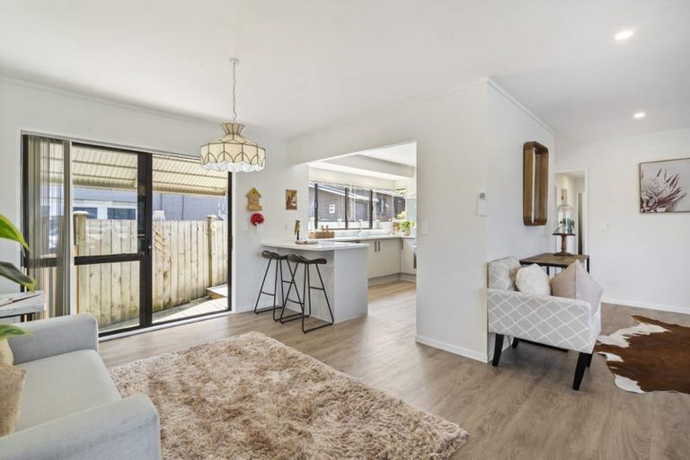 Photo of property in 1/13 Woodlands Crescent, Browns Bay, Auckland, 0630