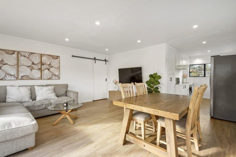 Photo of property in 1/24 John Downs Drive, Browns Bay, Auckland, 0630