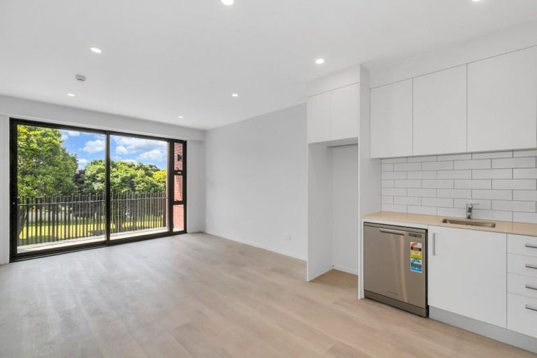 Photo of property in 205/2 Ko Street, Northcote, Auckland, 0627