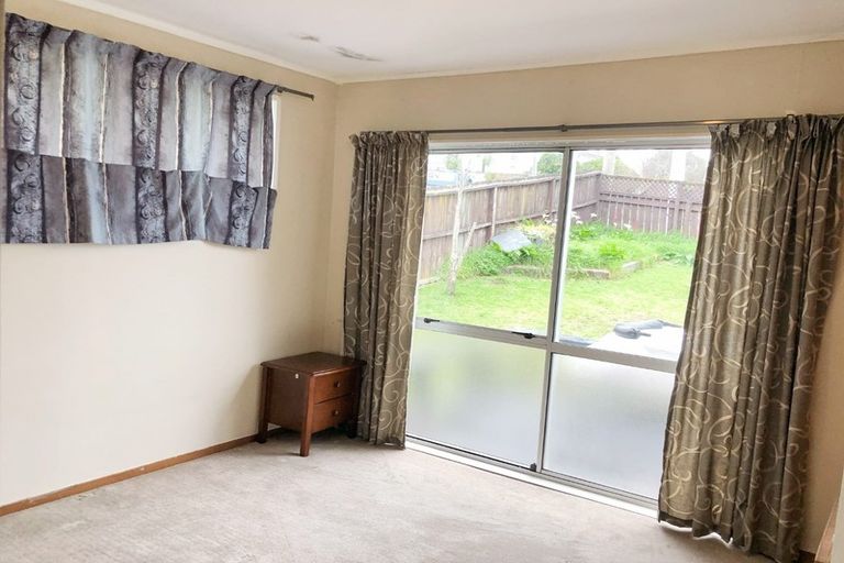 Photo of property in 26 Waimumu Road, Massey, Auckland, 0614