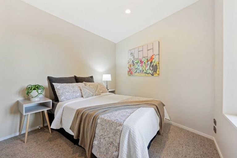 Photo of property in 5 Mcclintock Lane, Sockburn, Christchurch, 8042