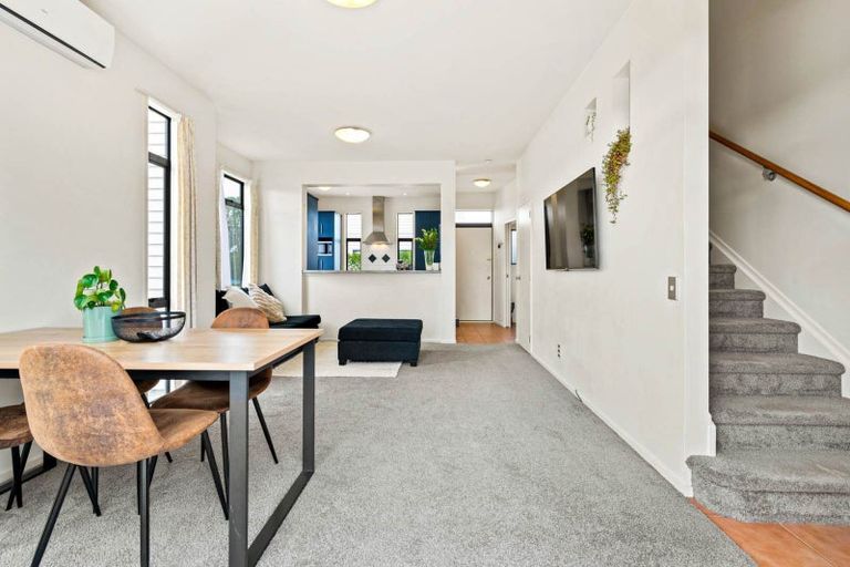 Photo of property in 83/2 Armoy Drive, East Tamaki, Auckland, 2016