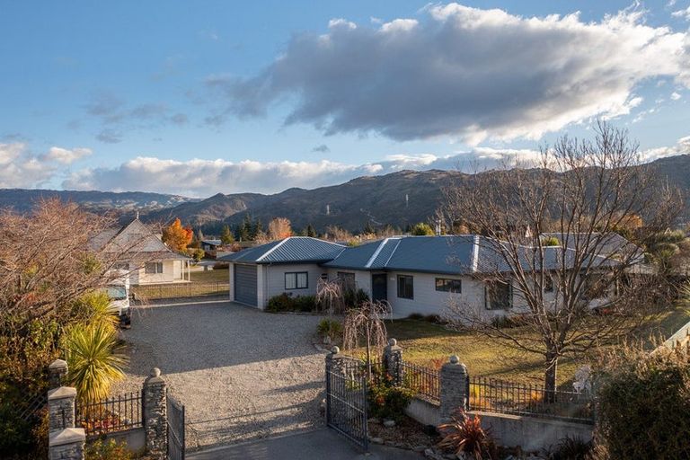 Photo of property in 6 Albert Drive, Clyde, 9330