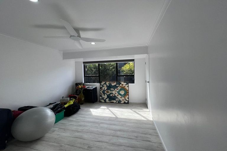 Photo of property in 1/131 Botany Road, Botany Downs, Auckland, 2010