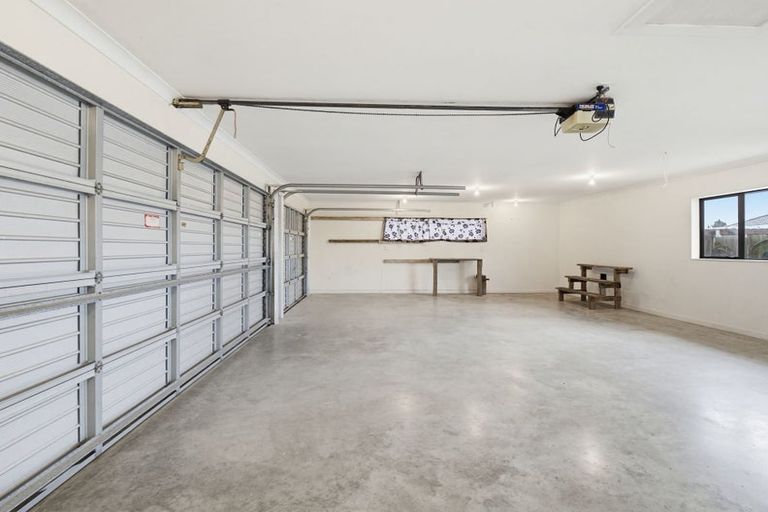 Photo of property in 66 Royal Oak Drive, Kelvin Grove, Palmerston North, 4414