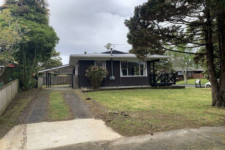 Photo of property in 33 Larchmont Grove, Totara Park, Upper Hutt, 5018