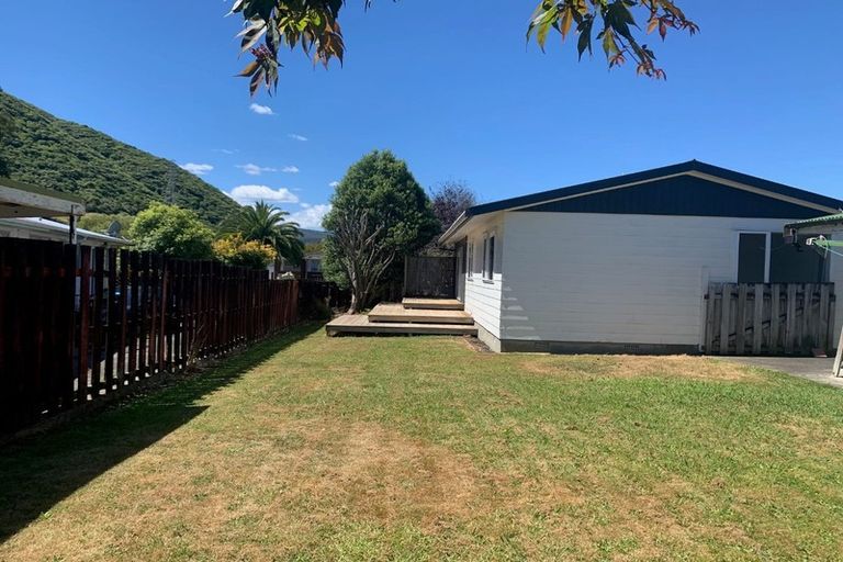 Photo of property in 37 Tacoma Drive, Totara Park, Upper Hutt, 5018