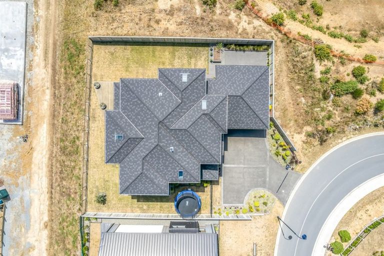 Photo of property in 4 Rotorua Grove, Aotea, Porirua, 5024