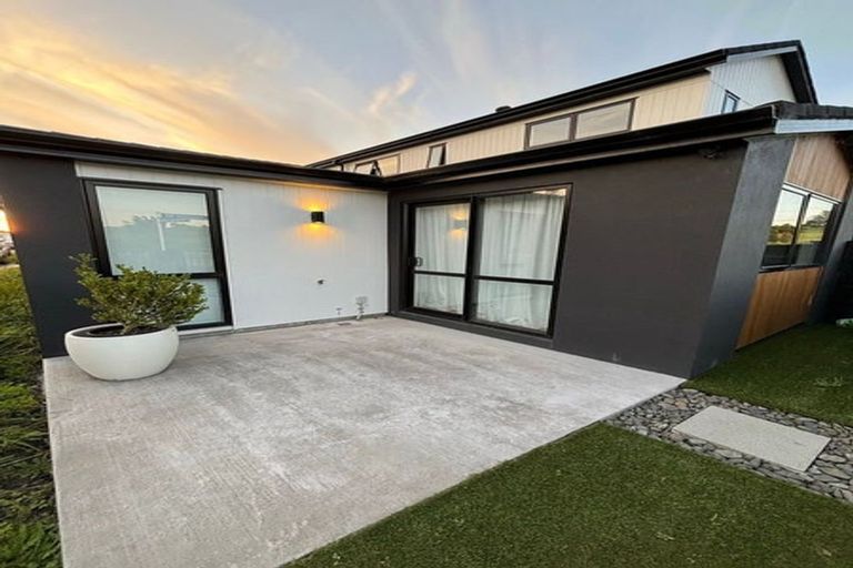 Photo of property in 1 Awakeri Street, Kumeu, 0810
