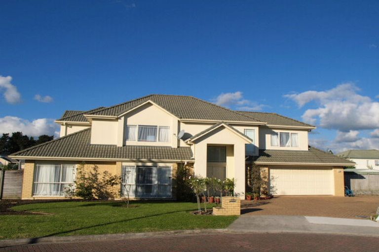 Photo of property in 2 Belsomet Place, Golflands, Auckland, 2013