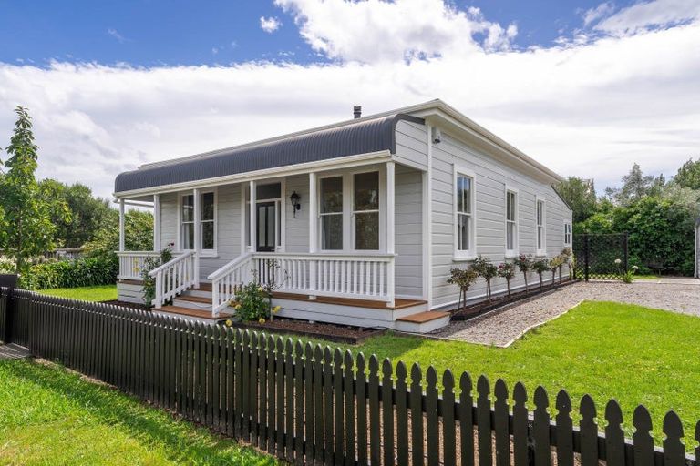 Photo of property in 100 Jellicoe Street, Martinborough, 5711