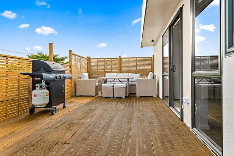 Photo of property in 8 Lasque Place, Glen Eden, Auckland, 0602