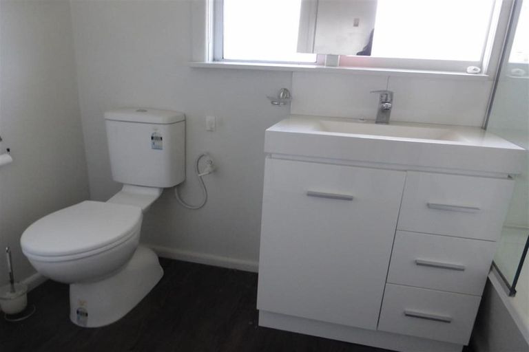 Photo of property in 2/7a Curletts Road, Sockburn, Christchurch, 8042