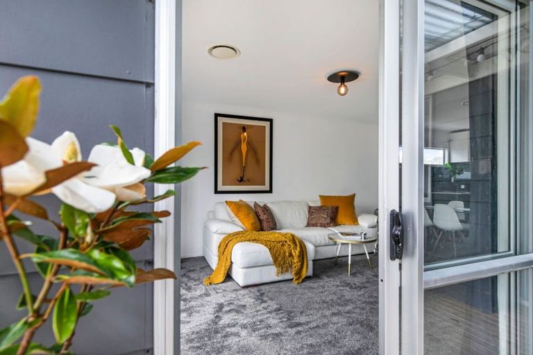 Photo of property in 6 Keryn Place, Opaheke, Papakura, 2113