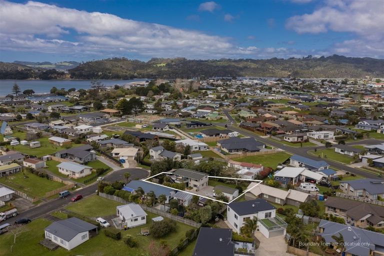 Photo of property in 10 Poplar Street, Whitianga, 3510