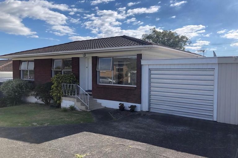 Photo of property in 2/11 Manuka Road, Bayview, Auckland, 0629