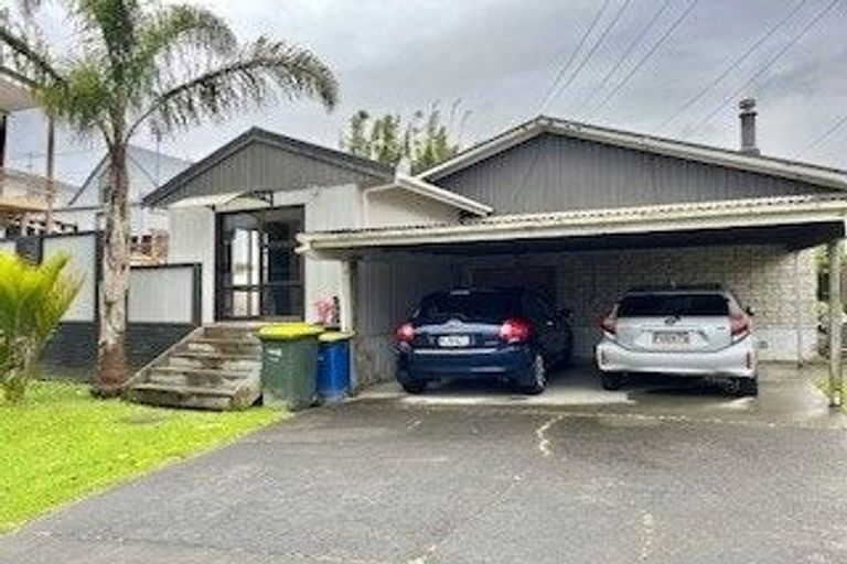 Photo of property in 1/7 Pomelo Road, Te Atatu South, Auckland, 0610