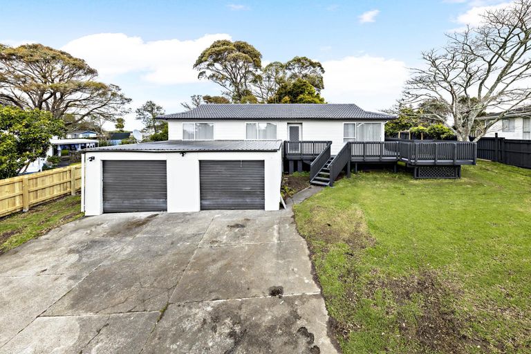 Photo of property in 15 Becker Drive, Weymouth, Auckland, 2103