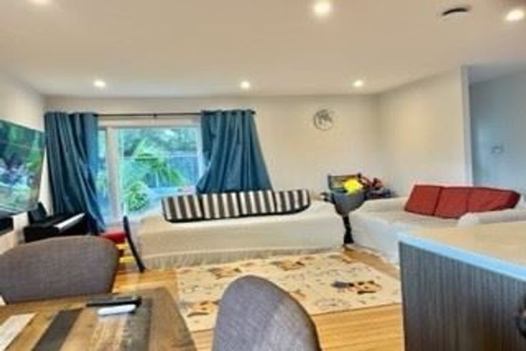 Photo of property in 10 Devon Street, Te Atatu South, Auckland, 0610