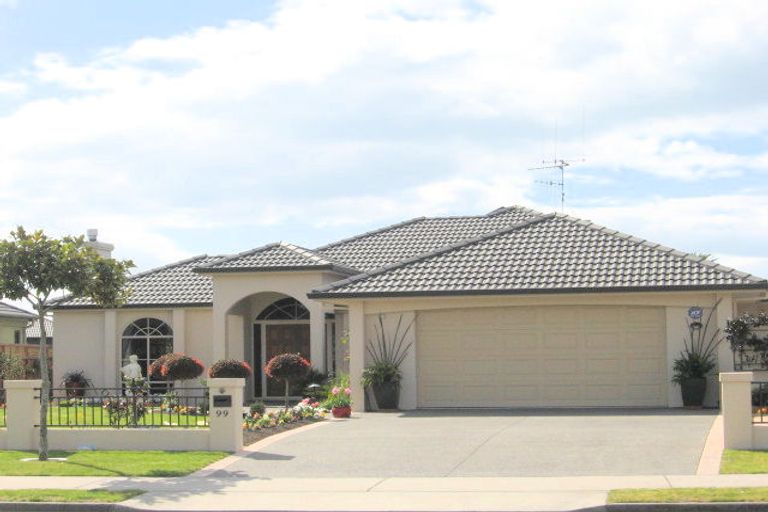 Photo of property in 99 Gravatt Road, Papamoa Beach, Papamoa, 3118