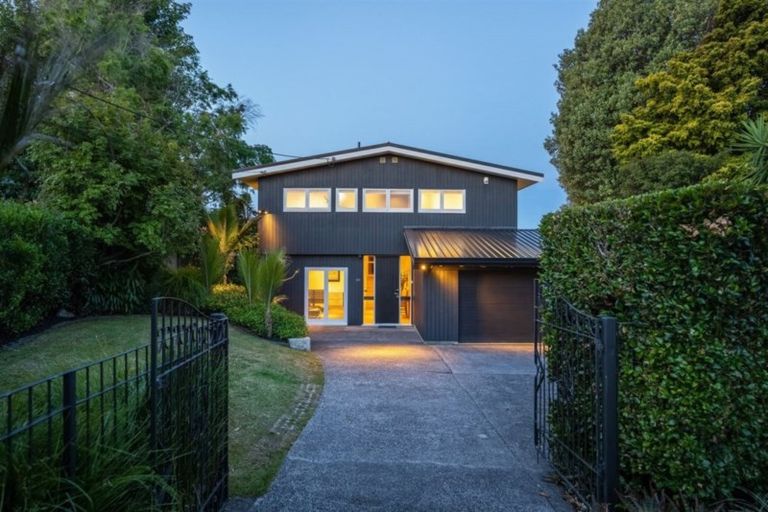 Photo of property in 109 East Coast Road, Castor Bay, Auckland, 0620