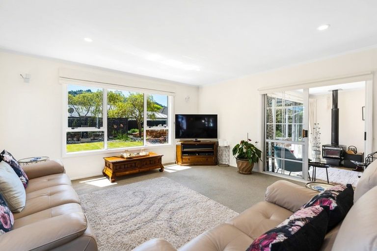 Photo of property in 9 Oak Street, Ebdentown, Upper Hutt, 5018