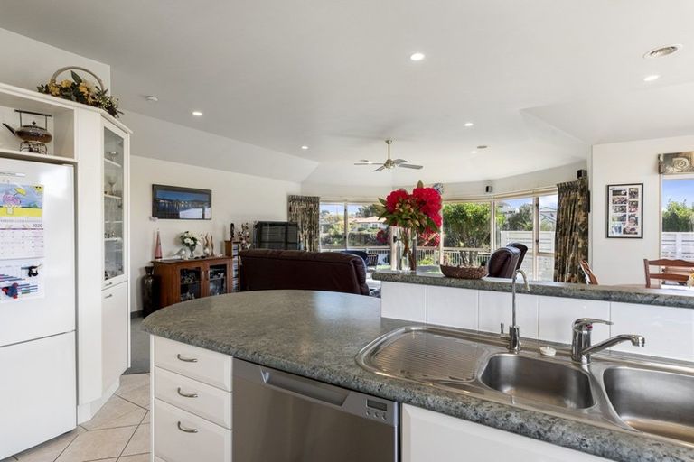 Photo of property in 16 Harry Shaw Way, Raumati South, Paraparaumu, 5032