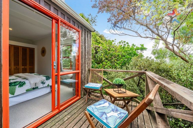 Photo of property in 6 Sarah Way, Crofton Downs, Wellington, 6035