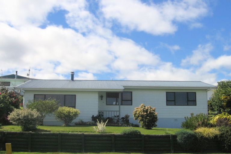 Photo of property in 2 Regents Grove, Richmond Heights, Taupo, 3330