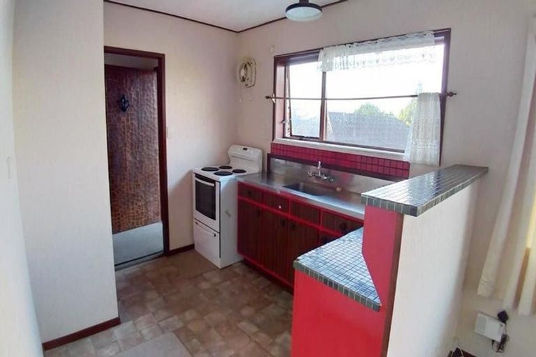 Photo of property in 2/9 Seaton Road, Murrays Bay, Auckland, 0630