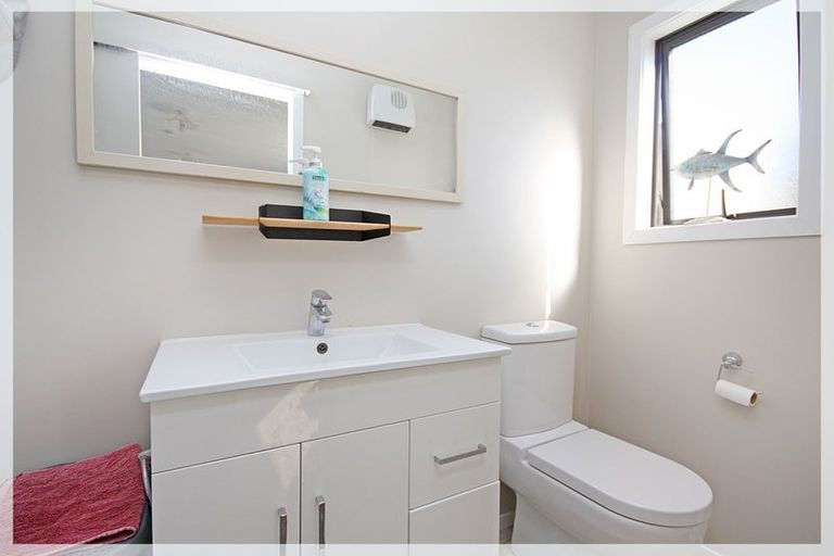 Photo of property in 8 Huia Street, Foxton Beach, Foxton, 4815