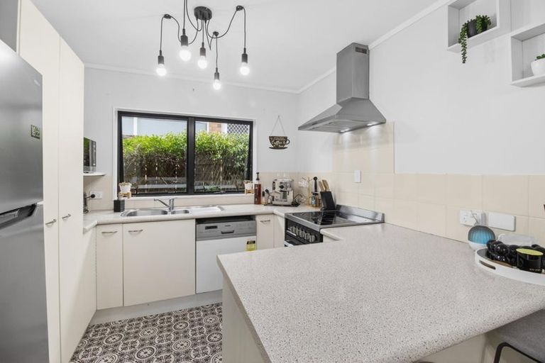 Photo of property in 2/19 Sailfish Drive, West Harbour, Auckland, 0618