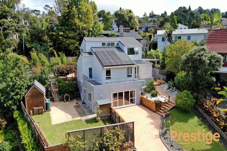 Photo of property in 29 Holyoake Place, Chatswood, Auckland, 0626